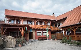 Sziklakert Fogado